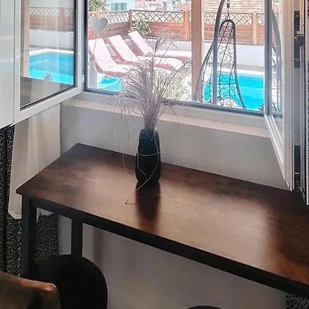 Appartement 1 Bedroom Awesome In Hvar