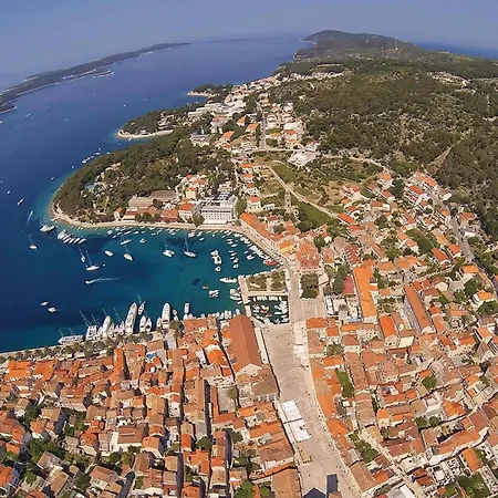 1 Bedroom Awesome In Hvar Apartment *