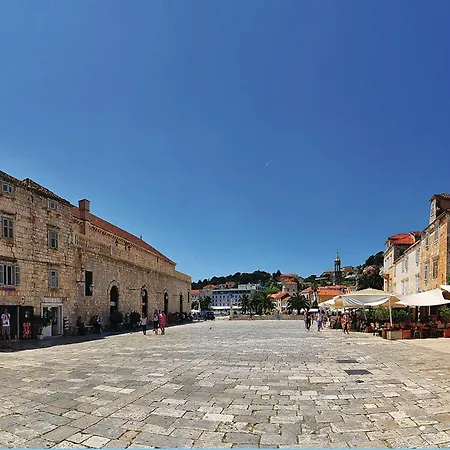 Apartment 1 Bedroom Awesome In Hvar *